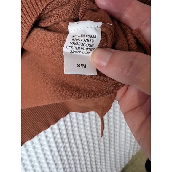 DREAMER BY DEBUT Soft Coffee Brown V Neck Sweater front Seam size S/M - Picture 5 of 6